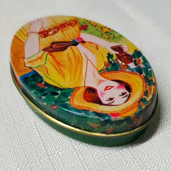 VTG Coca Cola Travel Tin & Sewing Supplies Handy Sewing Kit Retro Collectible - Picture 8 of 16